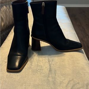 Aloha black/brown leather boots